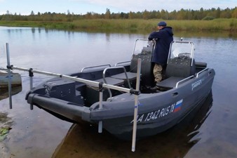 Mounting of two-sensor basic gradiometer scanner on the boat